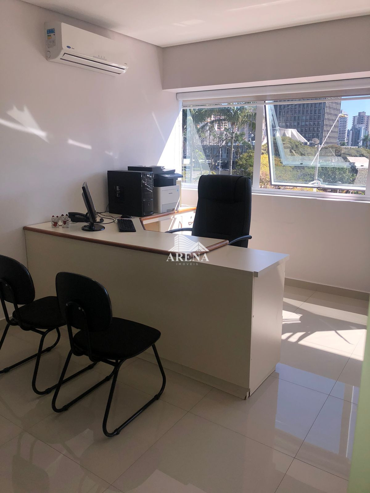 Centro - Avenida Portugal - Sala com 85m² 2 vagas.