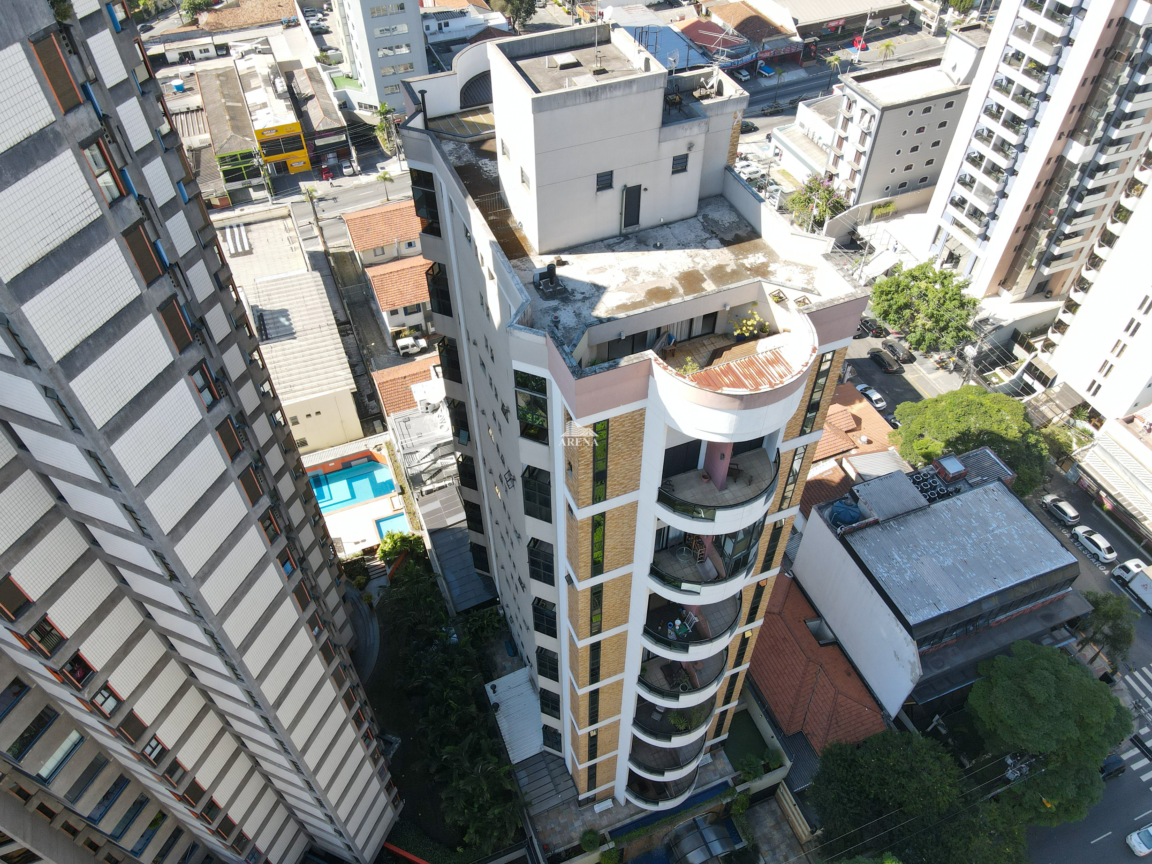 Bairro Jardim - Maravilhoso Apto DUPLEX com 170m² porteira fechada.