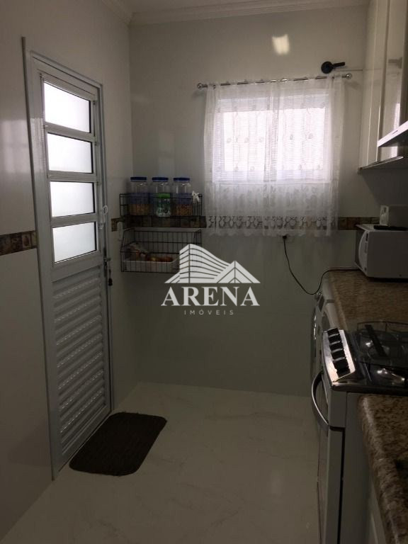 Apartamento sem condomínio de 76m² na Vila Metalúrgica!São 03 dormitórios (sendo 01 suíte) com sacad