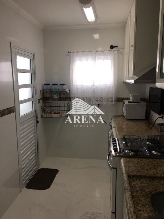 Apartamento sem condomínio de 76m² na Vila Metalúrgica!São 03 dormitórios (sendo 01 suíte) com sacad