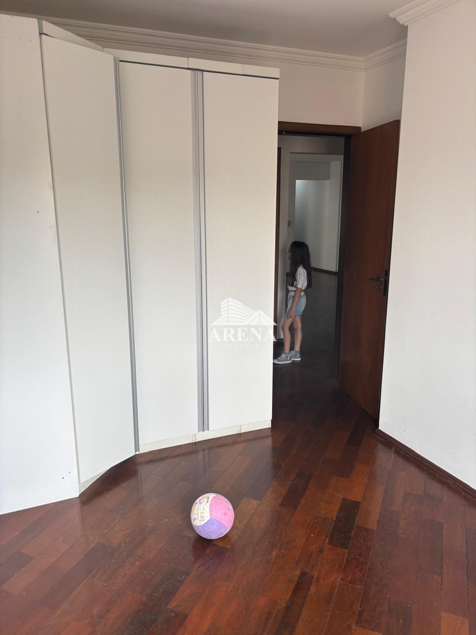 Valparaiso - Espaçoso Apto com 98m² e 3 vagas.