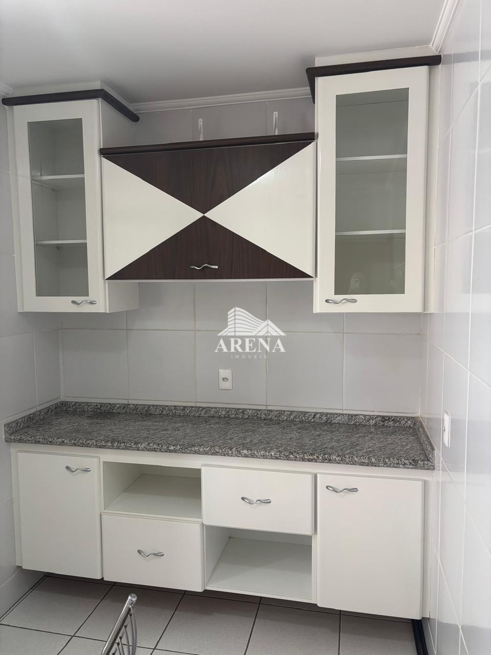 Valparaiso - Espaçoso Apto com 98m² e 3 vagas.
