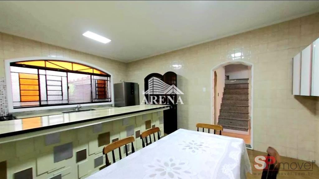 Sobrado com edícula, 4 dormitórios sendo uma suíte, sala cozinha, lavanderia , armazém, 2 vagas de g