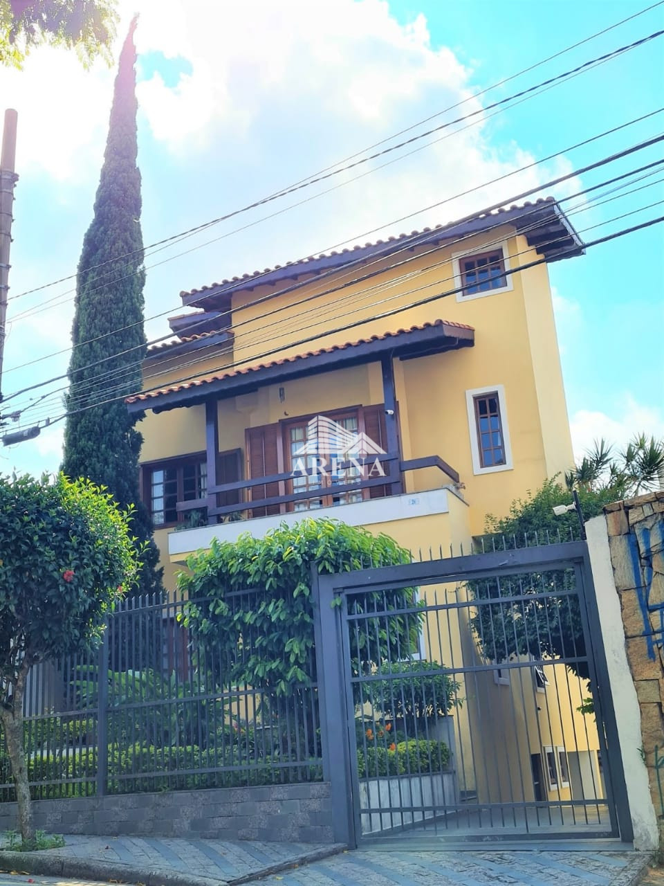 ﻿Sobrado cinematográfico  com 4 dormitórios no Bairro Matriz em Mauá