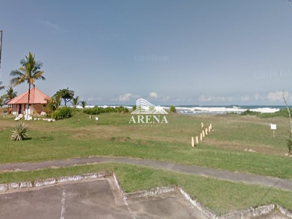 CASA NOVA  EM FRENTE AO MAR.. (TERRENO DE ESQUINA).  COM 4 dormitórios ( 4 suítes), ampla sala e coz