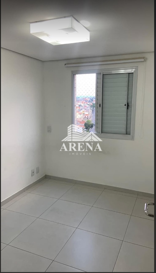 Apto com 3 dormitórios na Vila Alzira. Cond. com piscina