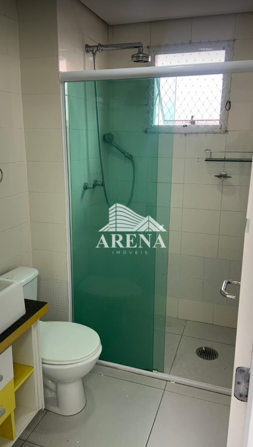 Apto com 3 dormitórios na Vila Alzira. Cond. com piscina