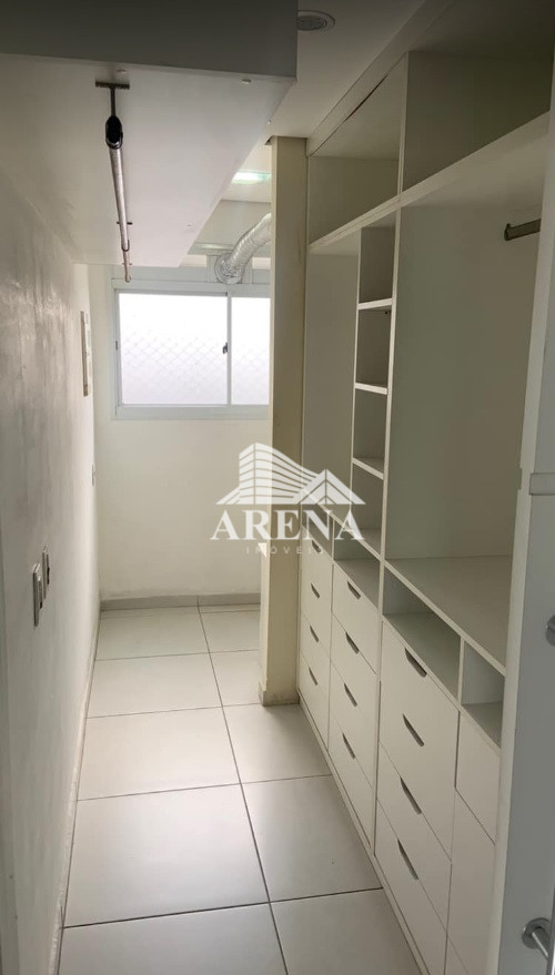 Apto com 3 dormitórios na Vila Alzira. Cond. com piscina