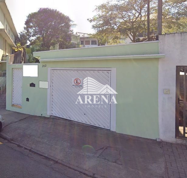 Imóvel reformado com 2 quartos, sala de estar, sala de jantar, cozinha, banheiro, 2 vagas cobertas, 