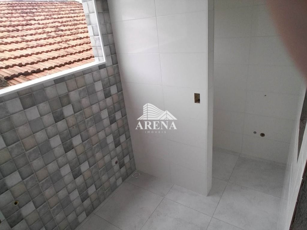 Sobrado 2 dormitórios, sala, cozinha, banheiro,lavabo e varanda. 95 mts² . Próximo Parque Central, S