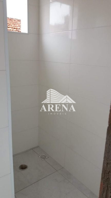 Sobrado 2 dormitórios, sala, cozinha, banheiro,lavabo e varanda. 95 mts² . Próximo Parque Central, S