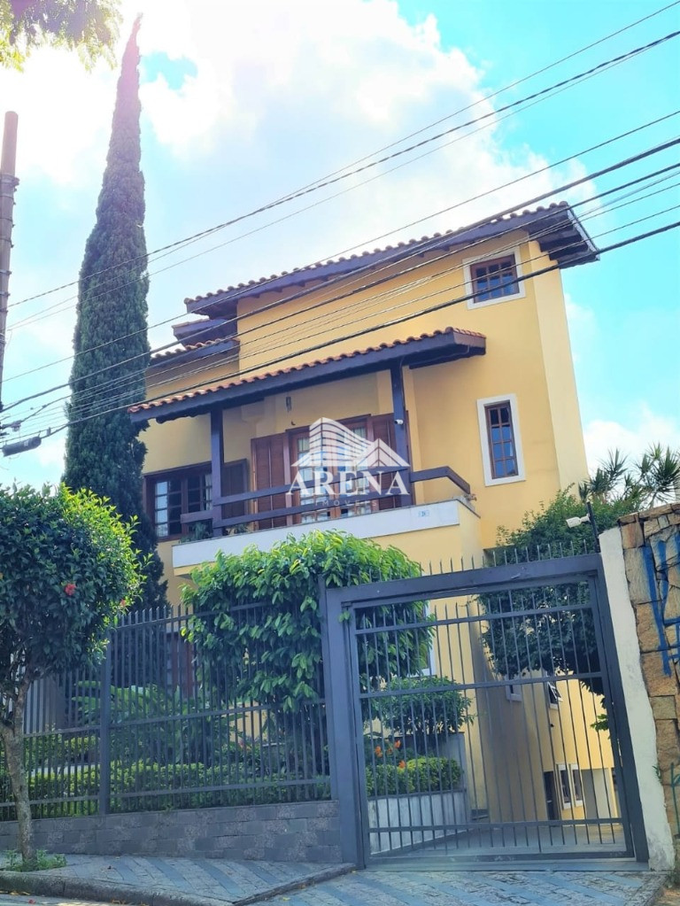 Sobrado cinematográfico  com 4 dormitórios ( 2 suíte: 1 com terraço, closet  e hidromassagem), sala 