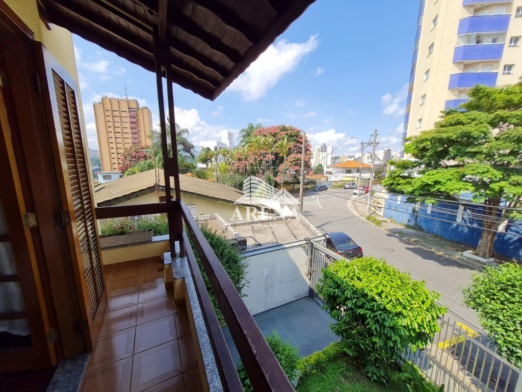 Sobrado cinematográfico  com 4 dormitórios ( 2 suíte: 1 com terraço, closet  e hidromassagem), sala 