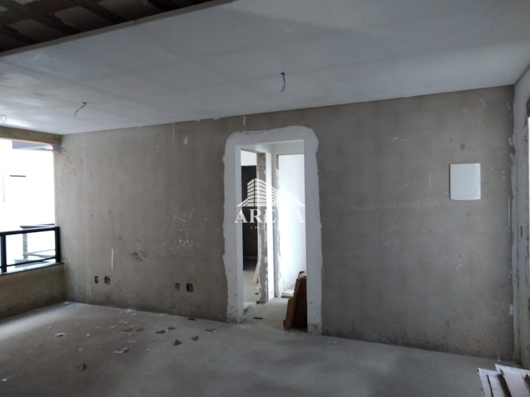 Apto tipo com 2 dormitórios (1 suíte),1 vaga de garagem. COM ELEVADOR. 60,68 m². Ótima localização.
