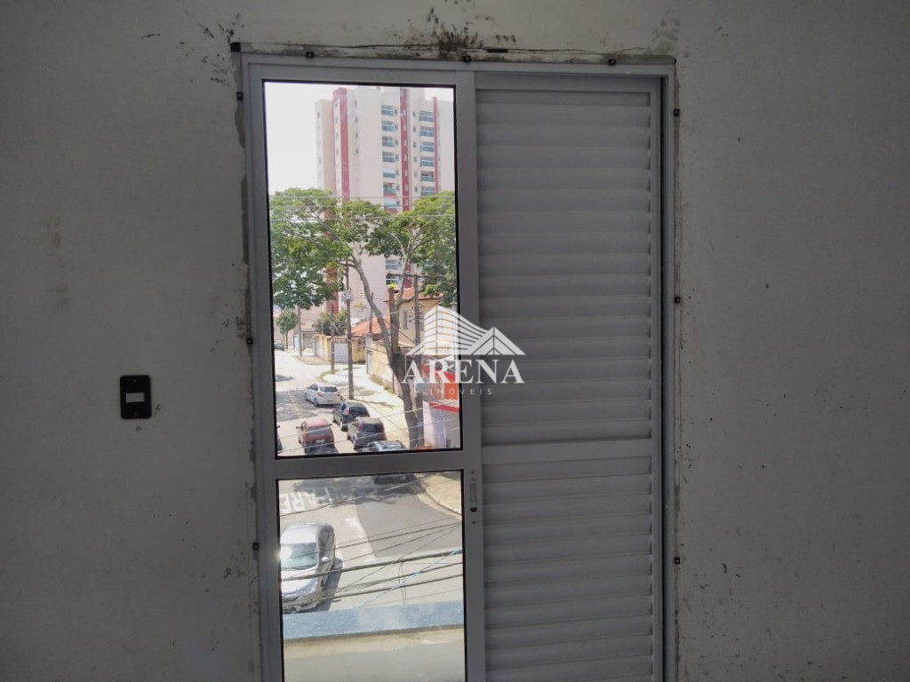 Cobertura ( sem cond.)  com 2 dormitórios, sendo 1 suíte, com sacada/ Elevador/Gás encanado/ Área de