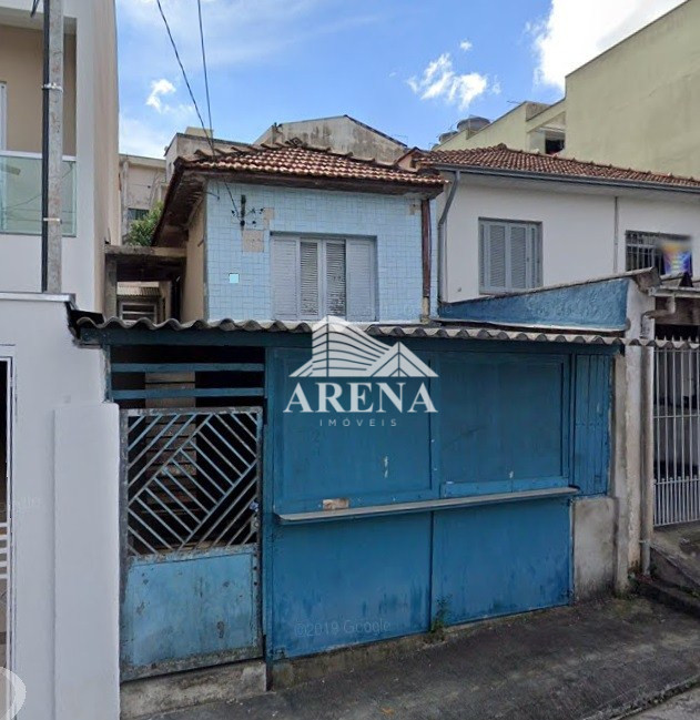 Terreno com 200 metros², (5X40), com casa antiga. 