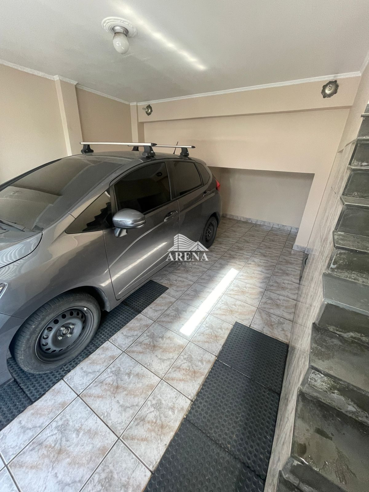 Amplo sobrado no Jardim Santo Alberto com 3 dormitórios ( 1 suíte) e 2 vagas de garagem.