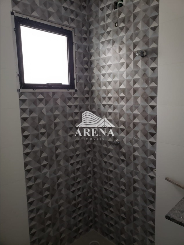 COBERTURA  SEM CONDOMINIO com 2 dormitórios 82 M²