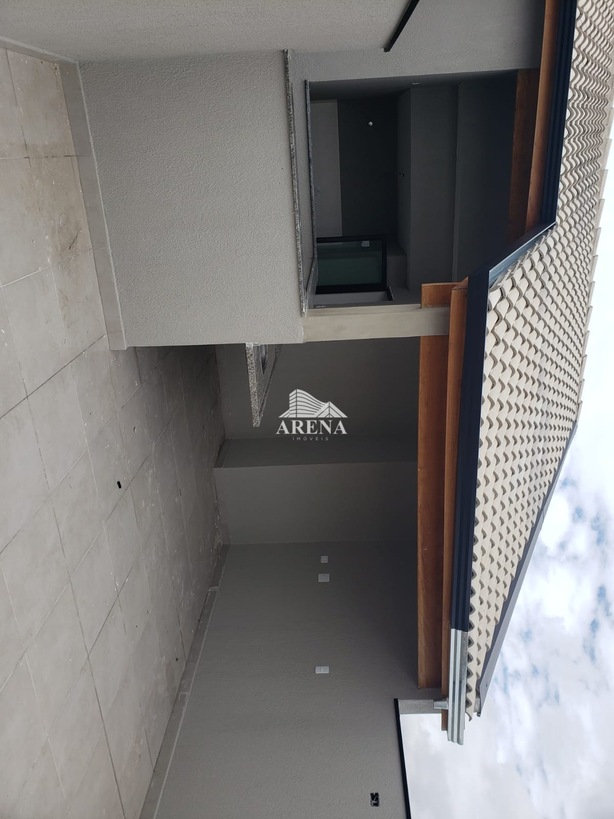 COBERTURA  SEM CONDOMINIO com 2 dormitórios 82 M²