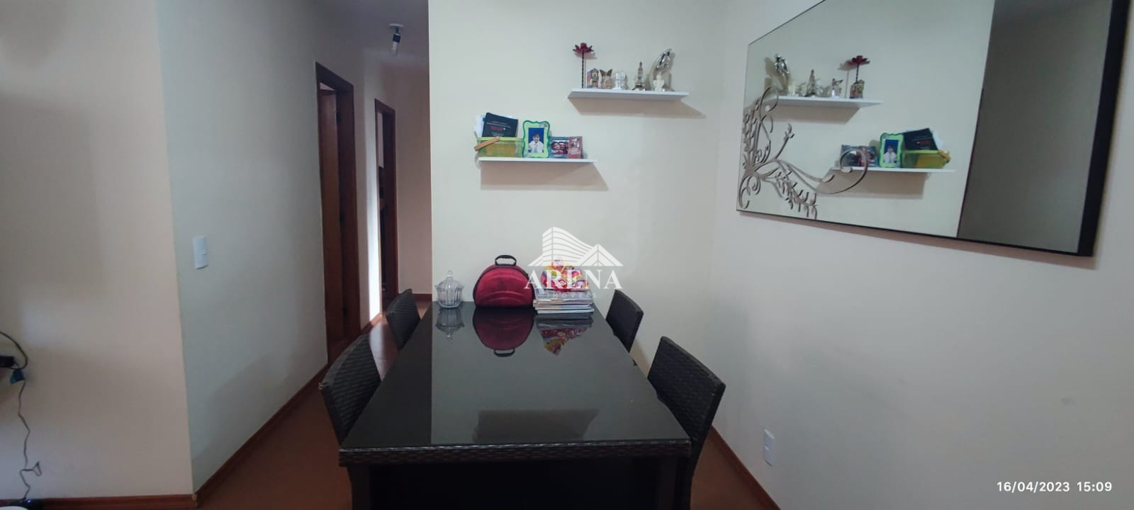 Apartamento na Vila Gilda com 3 dormitórios ( 1 suíte)