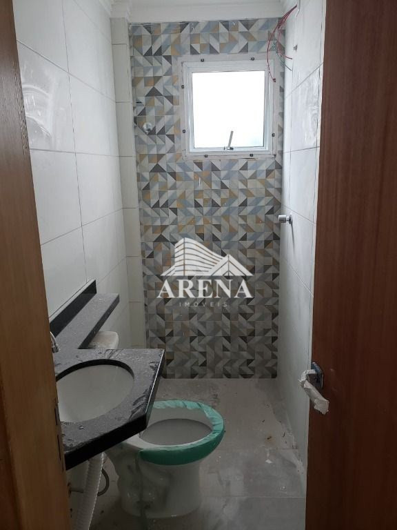 Linda cobertura com 2 dormitórios ( 1 suíte), 2 vagas.  Próxima a Padaria Bella Vitória 