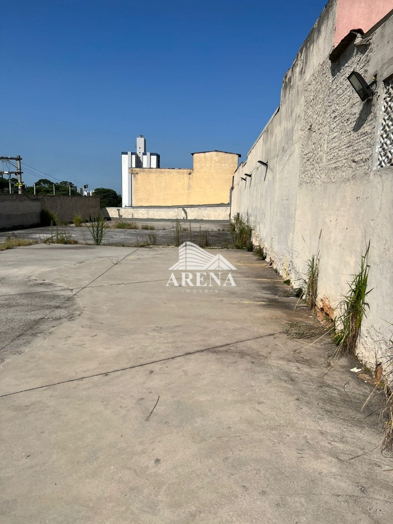 terreno de esquina com 750 m². Proximo a Fundação´ Santo Andre. Proximo ao centro de Santo André, Vi