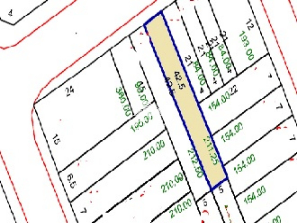 Terreno com imóvel antigo/ 212m².  de área total/  4,95 mt  de frente,