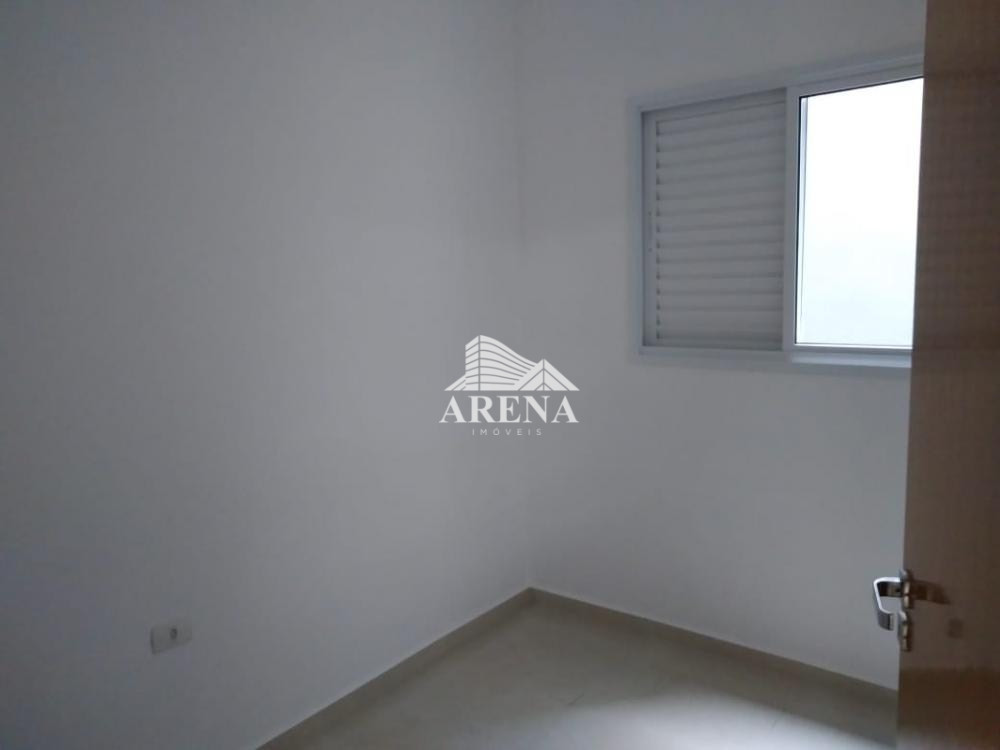 Apto sem condomínio com 2 dormitórios ( 1 suíte) , sala, cozinha, banheiro, lavanderia 1 vaga. Próx