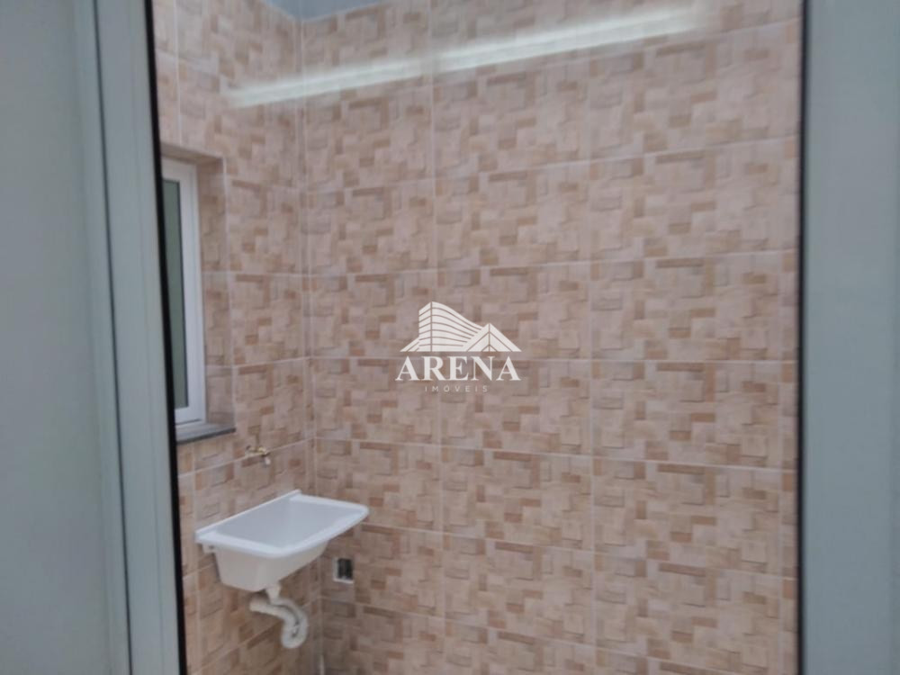 Apto sem condomínio com 2 dormitórios ( 1 suíte) , sala, cozinha, banheiro, lavanderia 1 vaga. Próx