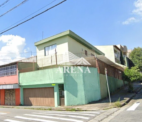 Sobrado de esquina com 3 dormitórios, 2 banheiros, sala, copa, cozinha, 2 lavanderias, 1 pequena edi