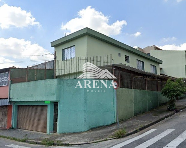 Sobrado de esquina com 3 dormitórios, 2 banheiros, sala, copa, cozinha, 2 lavanderias, 1 pequena edi