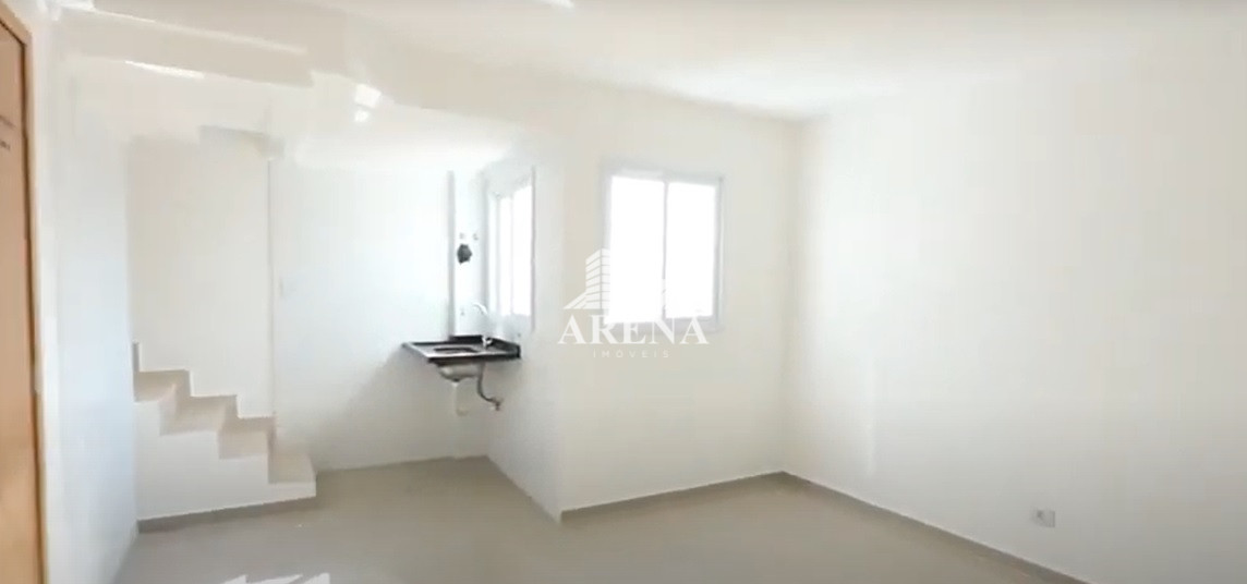 Cobertura com 84,10m². na Vila Sacadura Cabral com 2 quartos, sala, cozinha, banheiro, lavanderia e 