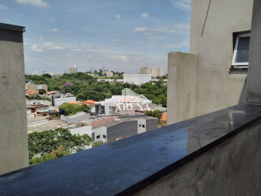 Cobertura ( sem cond.)  com 2 dormitórios, sendo 1 suíte, com terraço/ Elevador/Gás encanado/ Área d