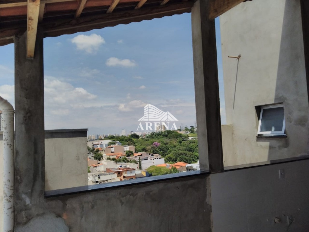 Cobertura ( sem cond.)  com 2 dormitórios, sendo 1 suíte, com terraço/ Elevador/Gás encanado/ Área d