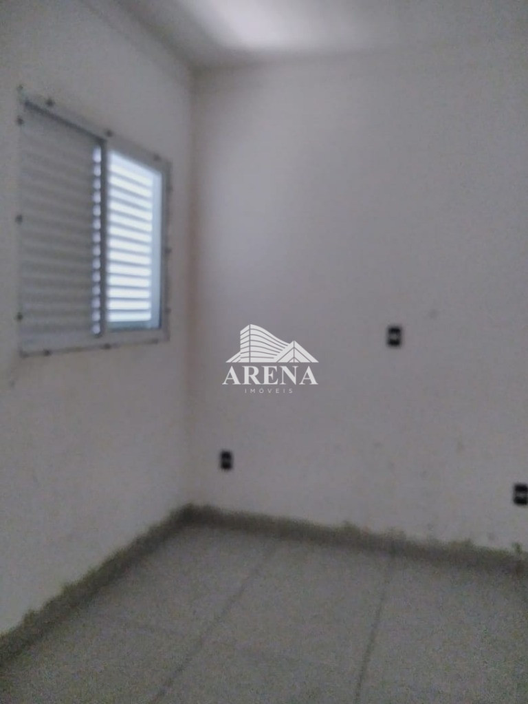 Cobertura ( sem cond.)  com 2 dormitórios, sendo 1 suíte, com terraço/ Elevador/Gás encanado/ Área d