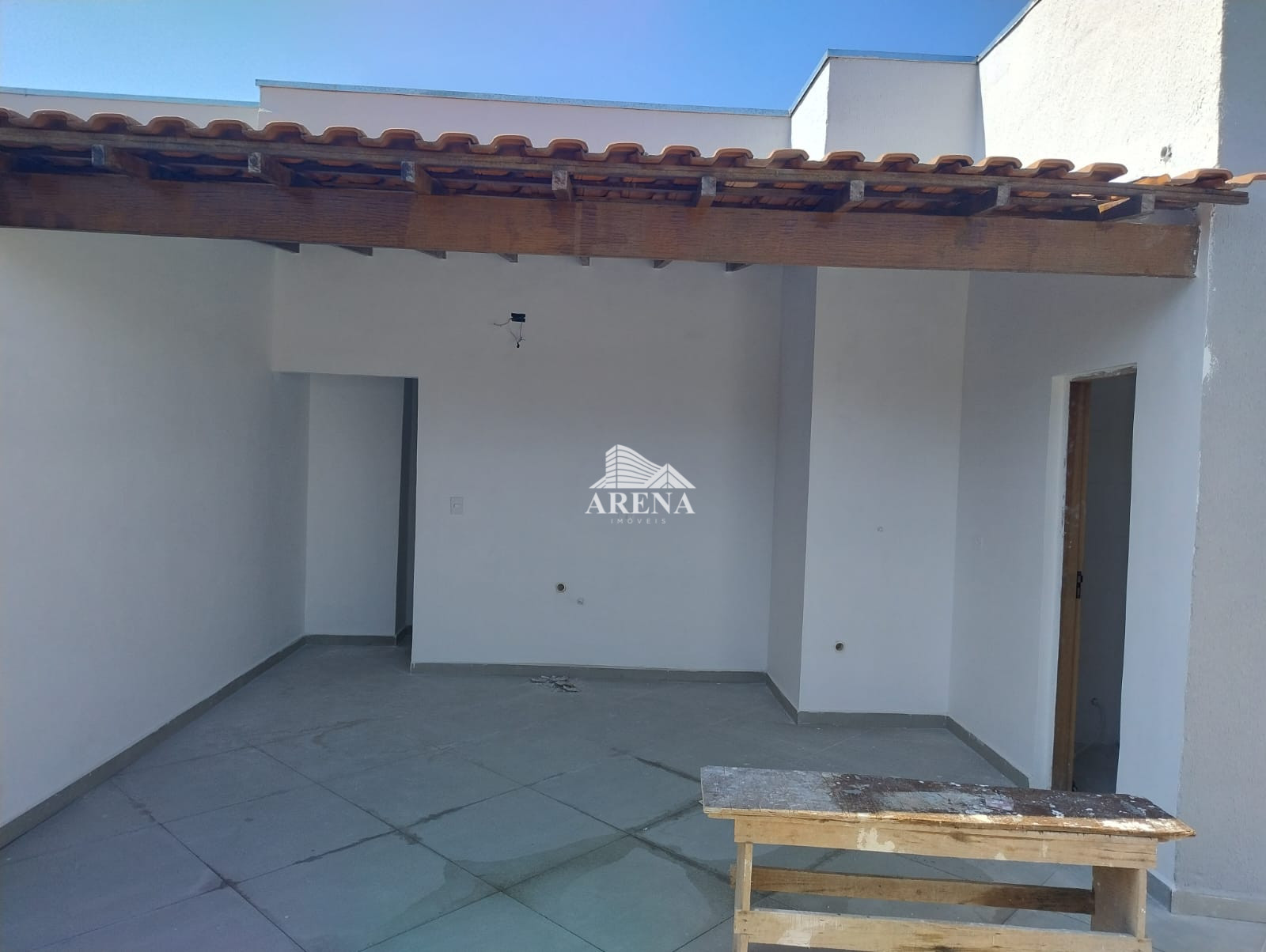 Cobertura com 88 m². na Vila Suíça com 2 dormitórios, sala. cozinha banheiro. Próximo a comércios, s