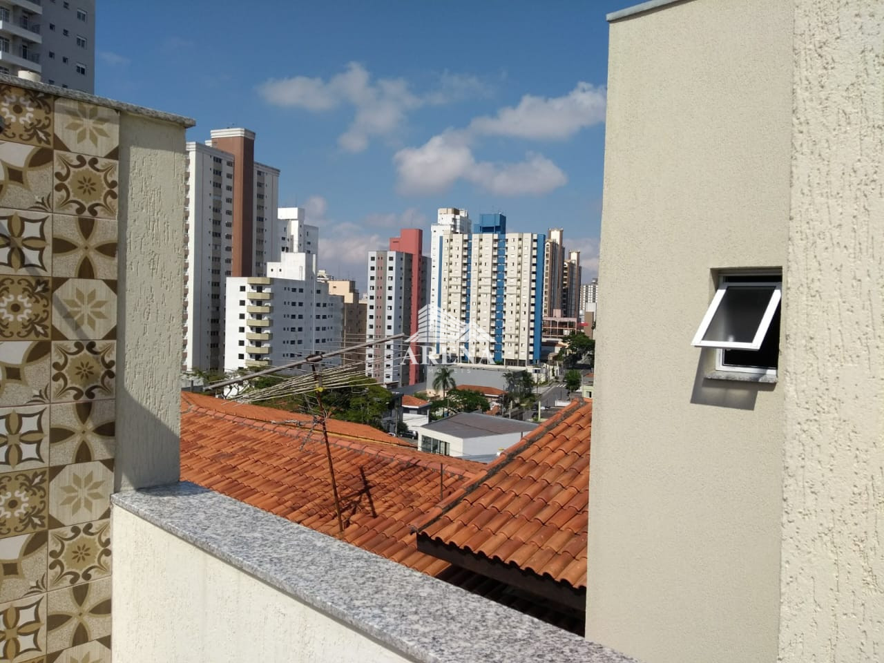 Ampla cobertura com 2 dormitórios ( 1 suíte) na Vila Bastos.