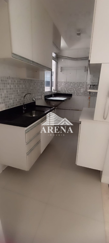 Apartamento com 2 dormitórios, sala, cozinha, lavanderia e 1 vaga de garagem. Condomínio com quadra,