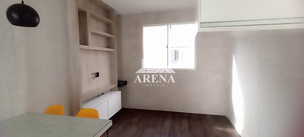 Apartamento com 2 dormitórios, sala, cozinha, lavanderia e 1 vaga de garagem. Condomínio com quadra,