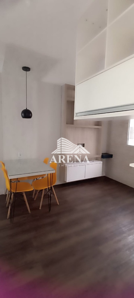 Apartamento com 2 dormitórios, sala, cozinha, lavanderia e 1 vaga de garagem. Condomínio com quadra,