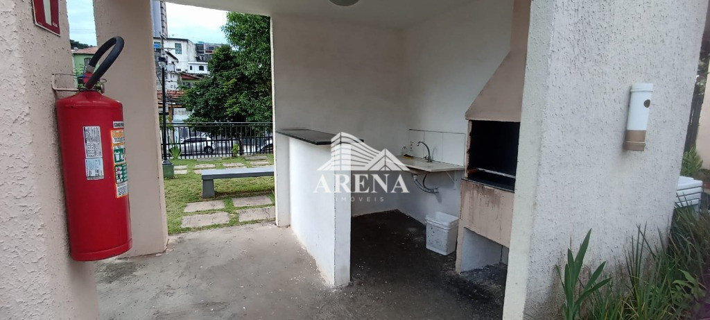 Apartamento com 2 dormitórios, sala, cozinha, lavanderia e 1 vaga de garagem. Condomínio com quadra,