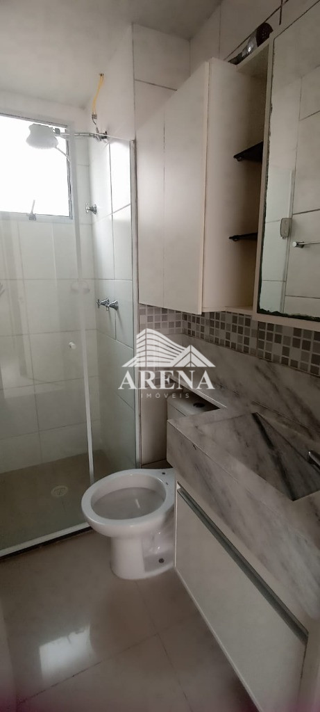 Apartamento com 2 dormitórios, sala, cozinha, lavanderia e 1 vaga de garagem. Condomínio com quadra,