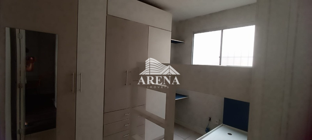 Apartamento com 2 dormitórios, sala, cozinha, lavanderia e 1 vaga de garagem. Condomínio com quadra,