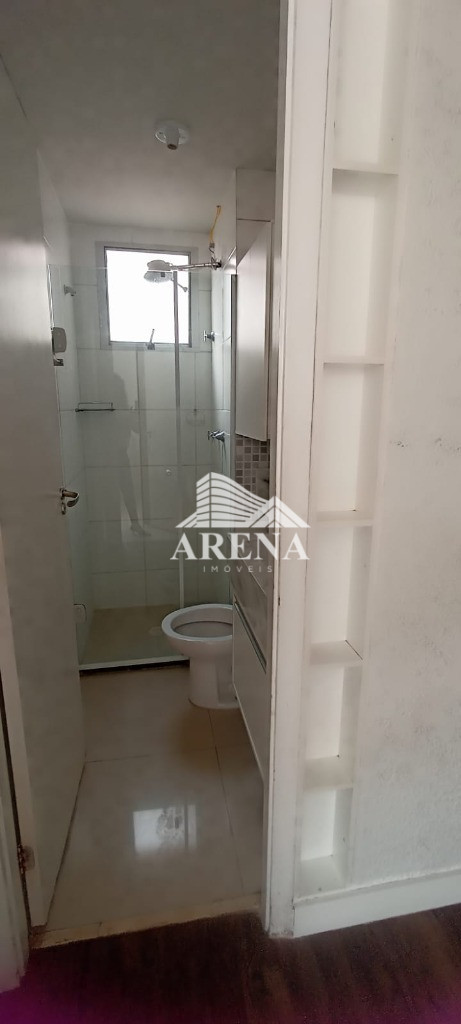 Apartamento com 2 dormitórios, sala, cozinha, lavanderia e 1 vaga de garagem. Condomínio com quadra,