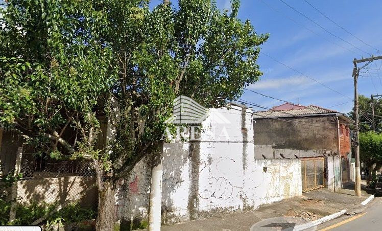 Terreno de esquina com 44 mt de frente e 520 mt2 de área total. Possibilidade de construção de 4 sob