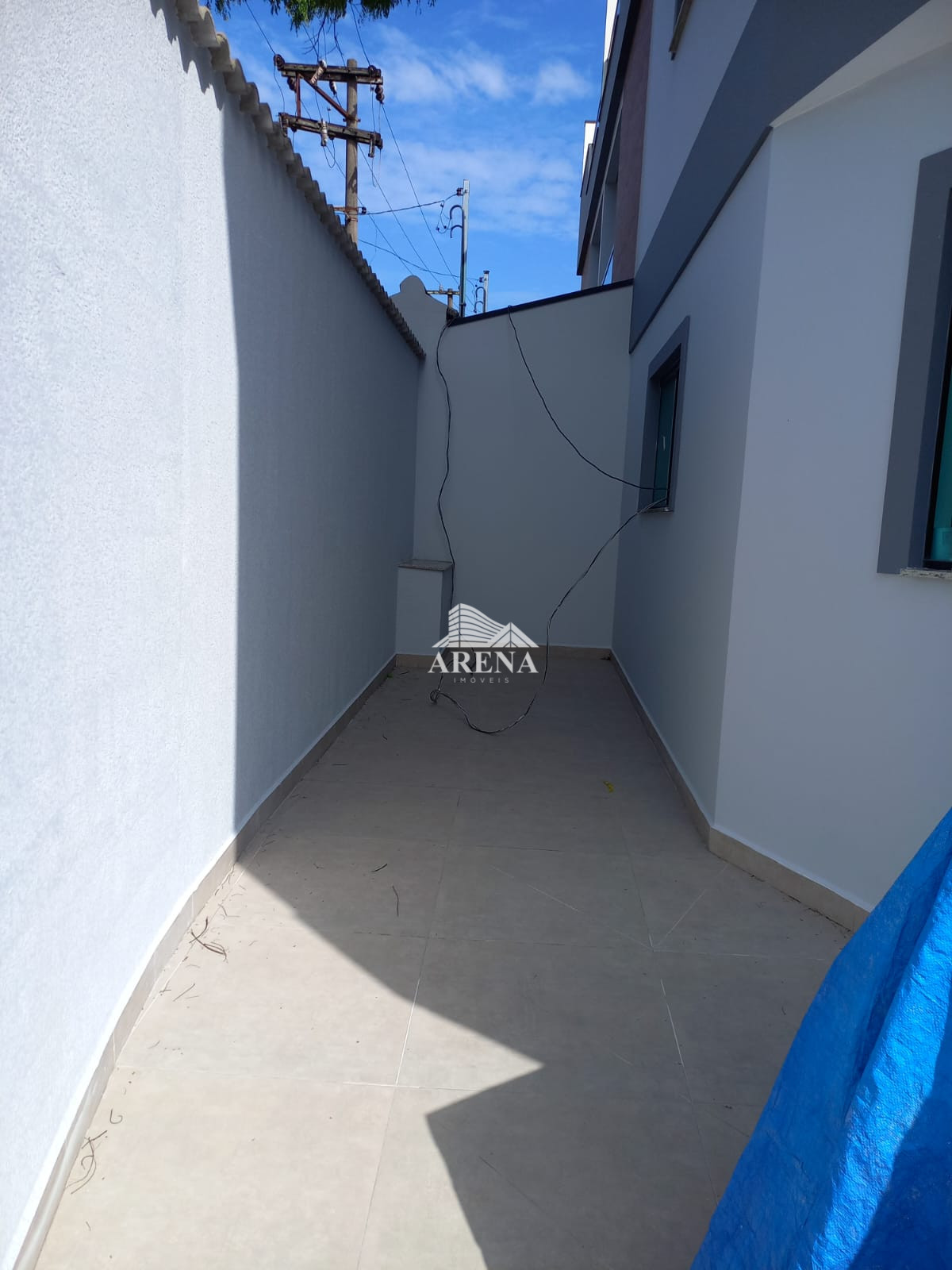 Sobrado triplex com 3 dormitórios