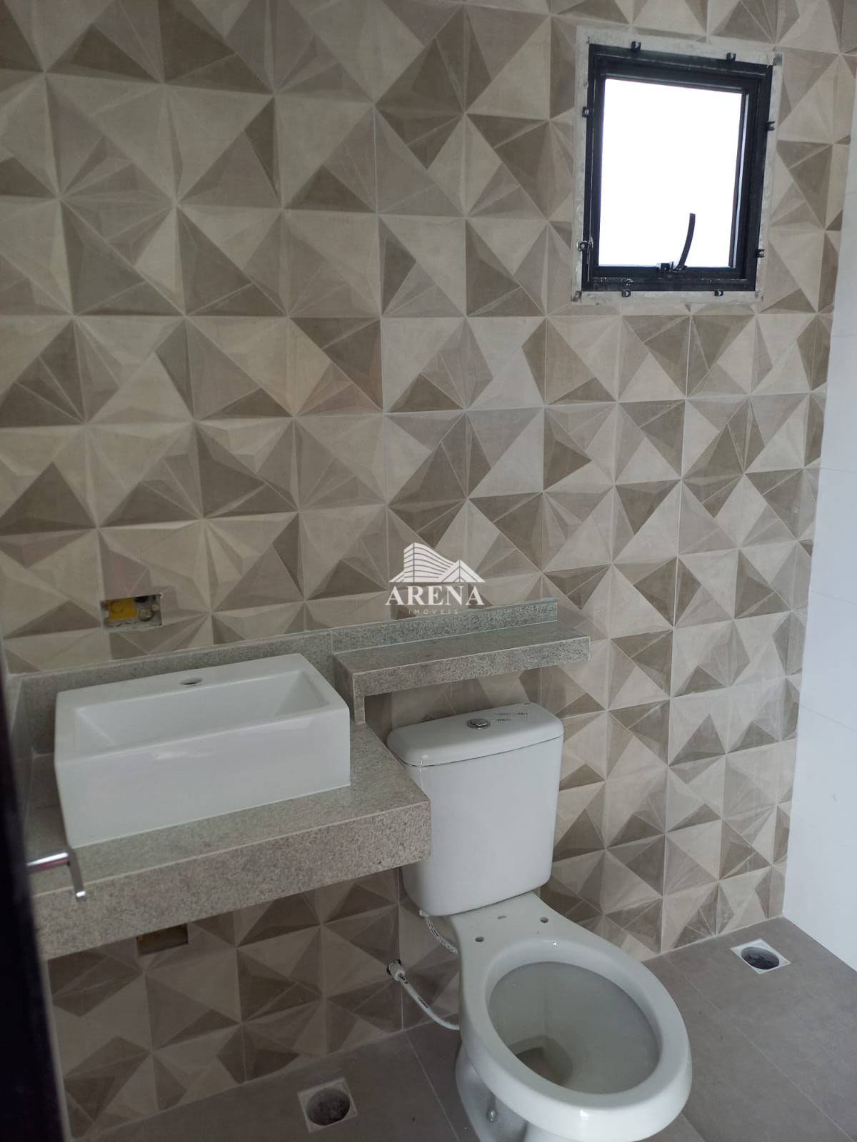 Sobrado triplex com 3 dormitórios