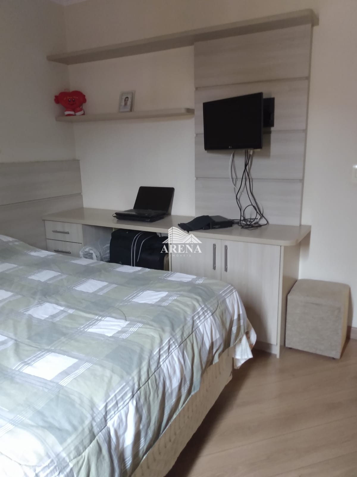 Apartamento com 3 dormitórios ( 1 suíte ) e 2 vagas próximo ao Parque Central.