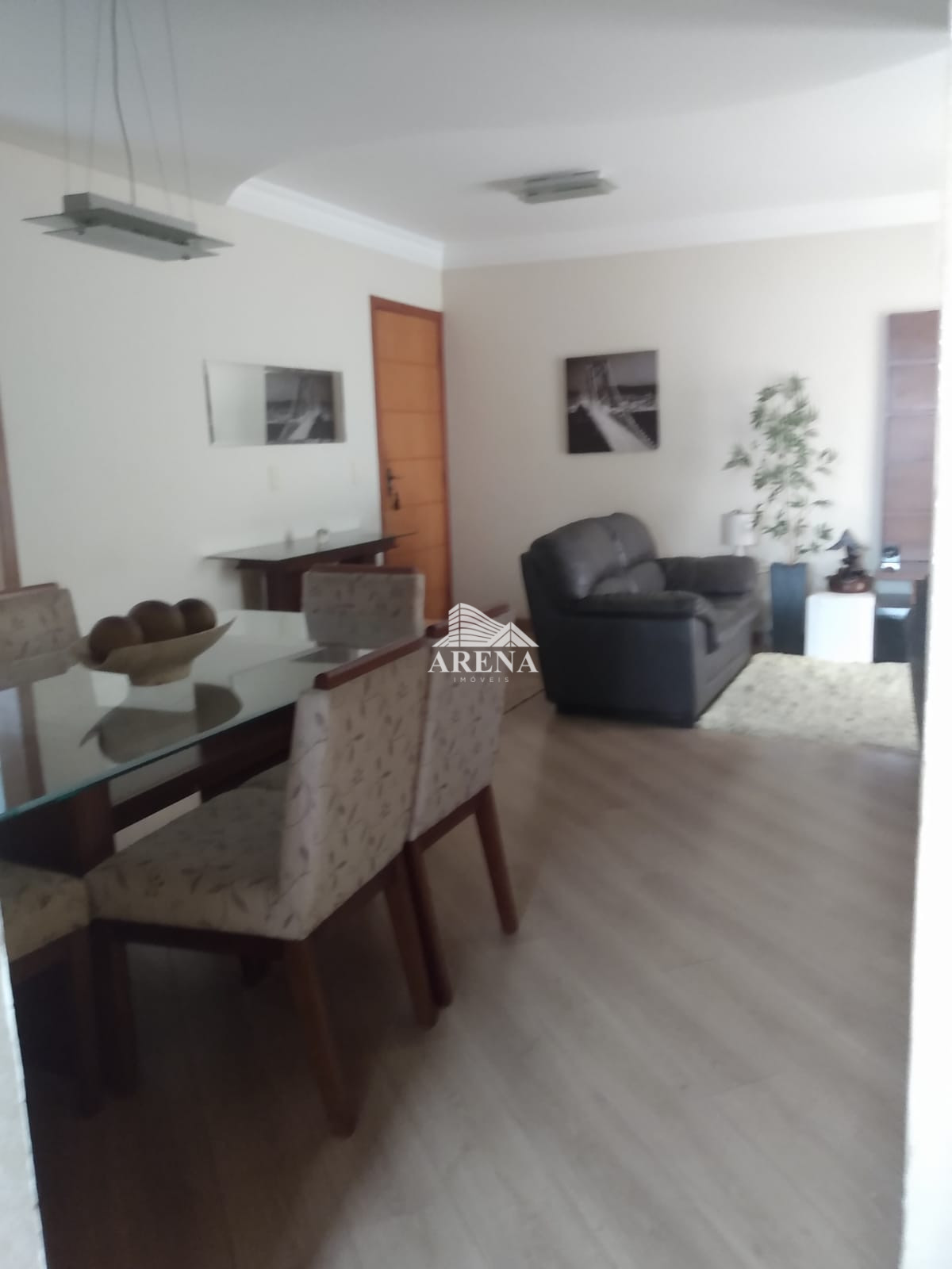 Apartamento com 3 dormitórios ( 1 suíte ) e 2 vagas próximo ao Parque Central.