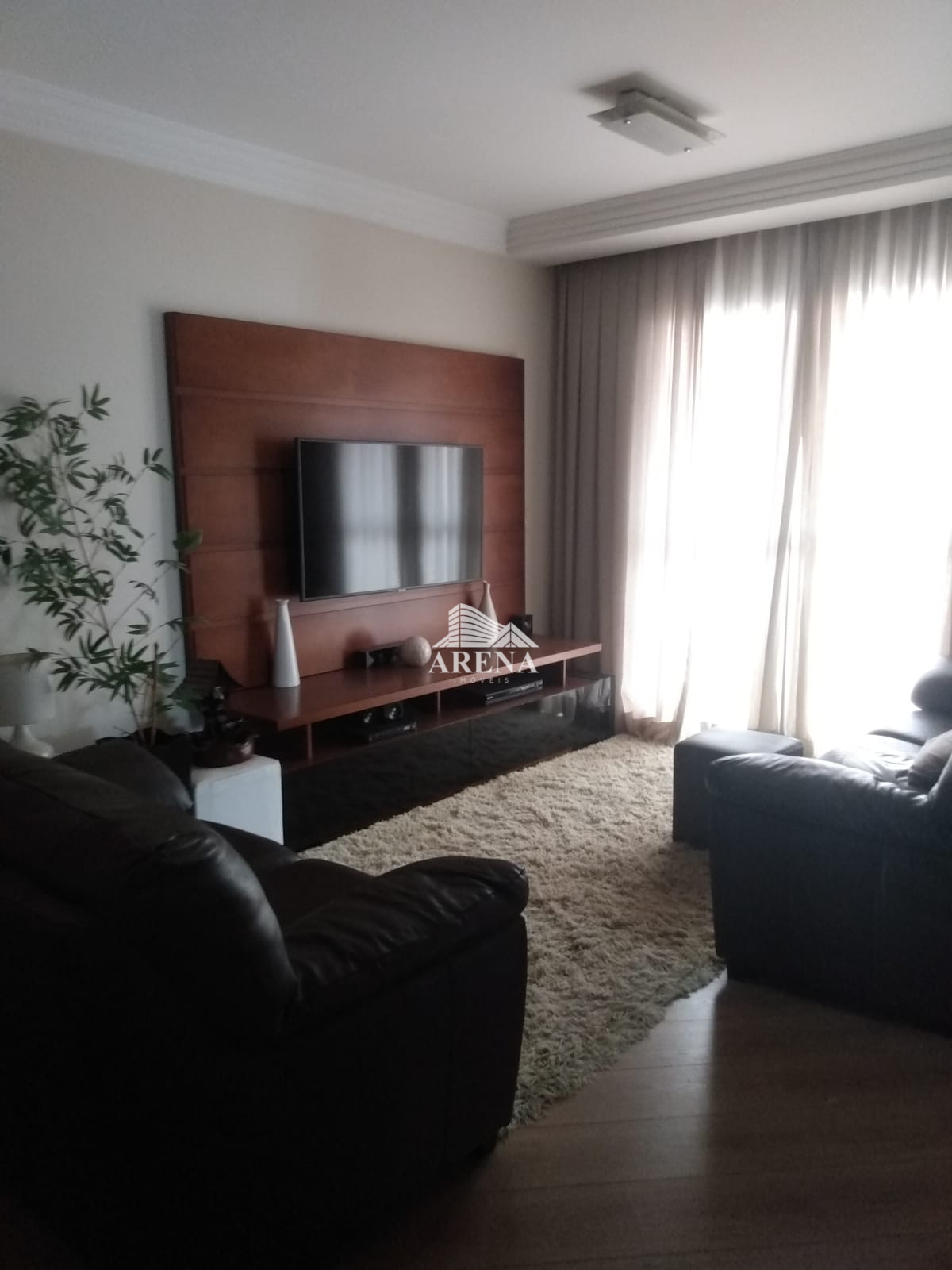 Apartamento com 3 dormitórios ( 1 suíte ) e 2 vagas próximo ao Parque Central.